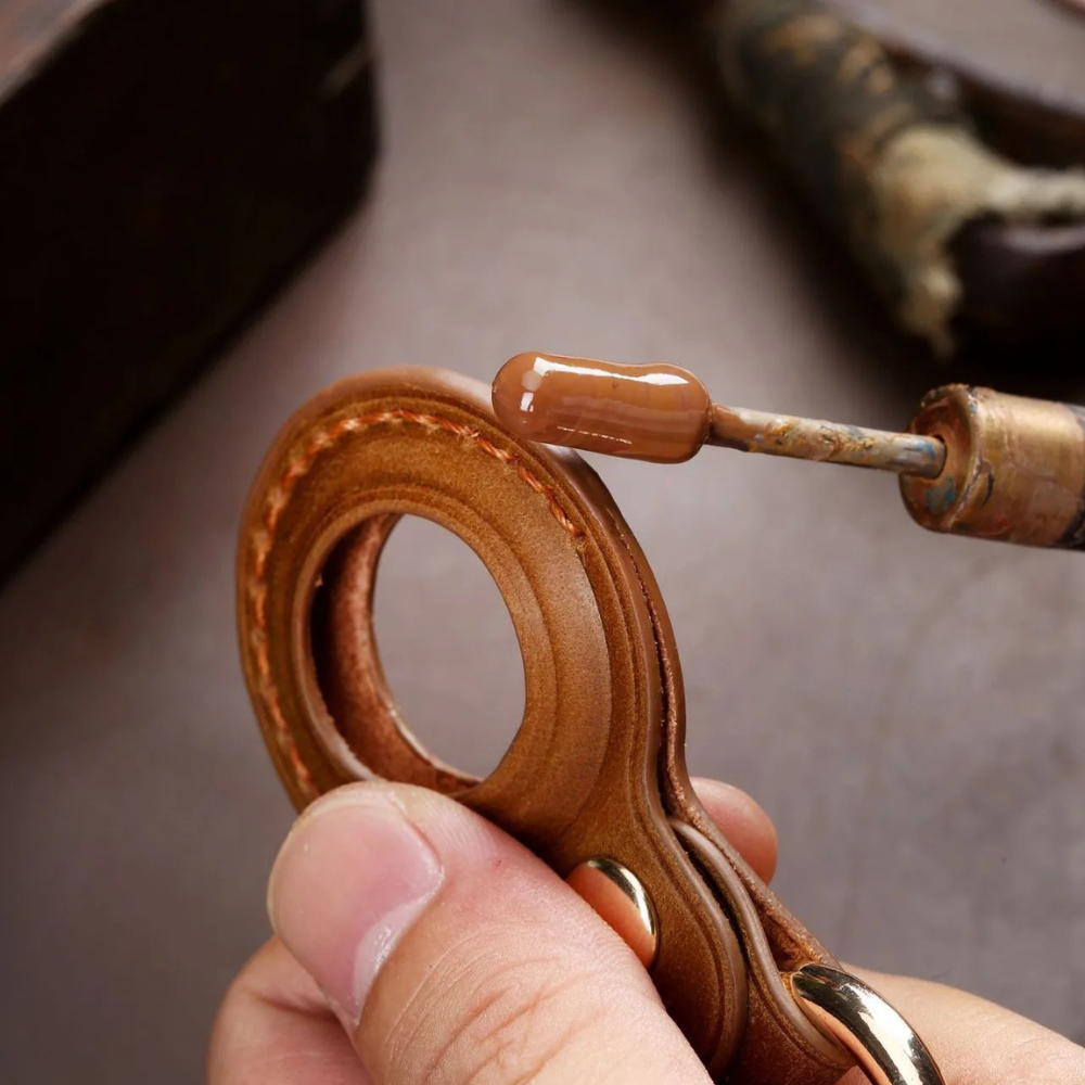 Custodia Genuine Leather AirTag Case With Metal Keyring